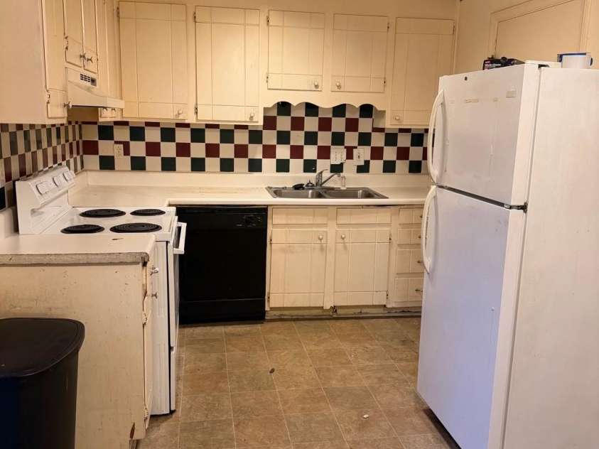 220 14th Avenue, Hickory, NC 28602.  MLS# CAR4429125, YatesRealty ID 53054. 