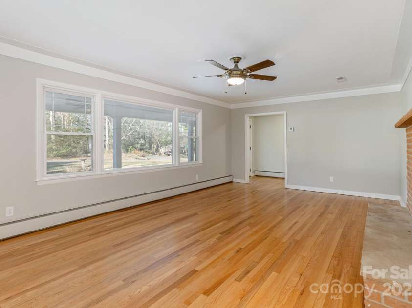 290 Crabapple Hill Lane, Hendersonville, NC 28792.  MLS# CAR4330839, YatesRealty ID 53056. 