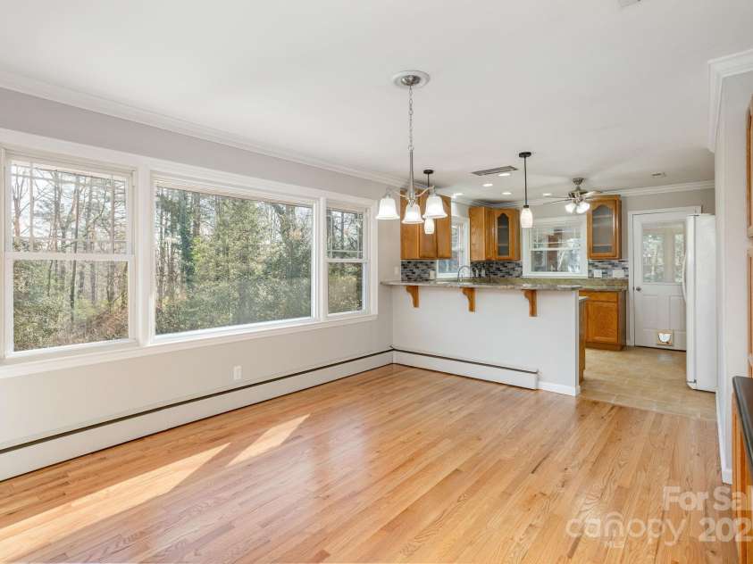 290 Crabapple Hill Lane, Hendersonville, NC 28792.  MLS# CAR4330839, YatesRealty ID 53056. 