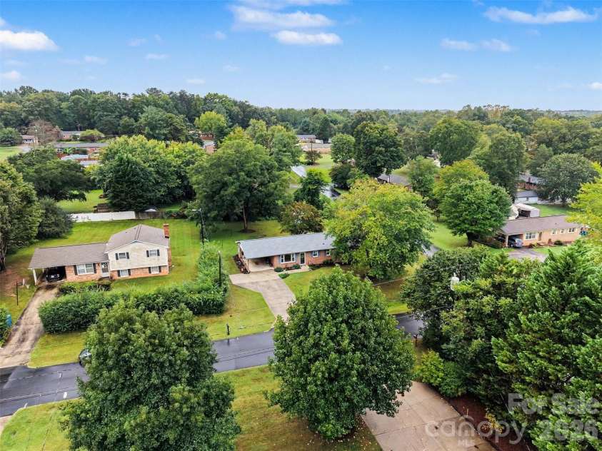 2712 33rd Avenue, Hickory, NC 28601.  MLS# CAR4424654, YatesRealty ID 53059. 