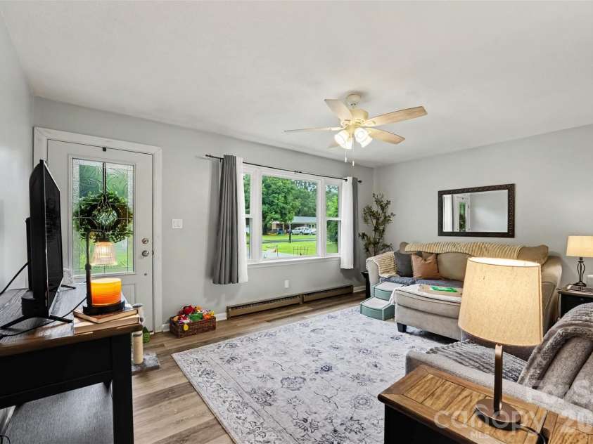 2712 33rd Avenue, Hickory, NC 28601.  MLS# CAR4424654, YatesRealty ID 53059. 