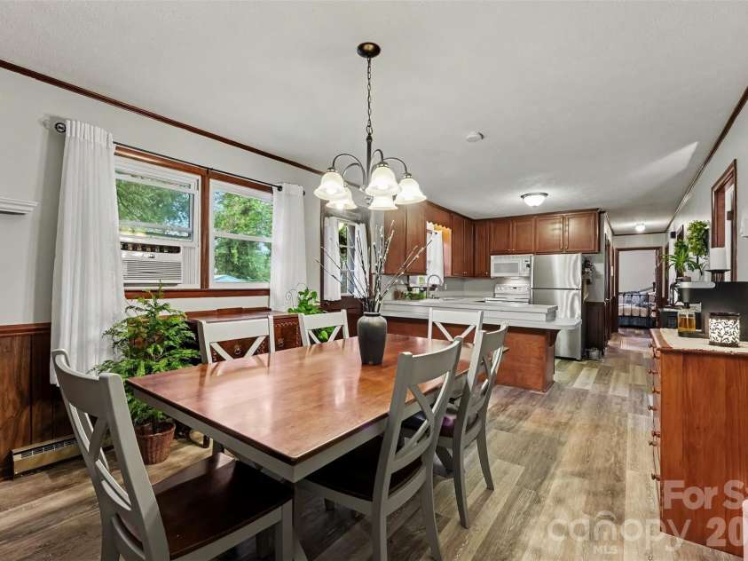 2712 33rd Avenue, Hickory, NC 28601.  MLS# CAR4424654, YatesRealty ID 53059. 