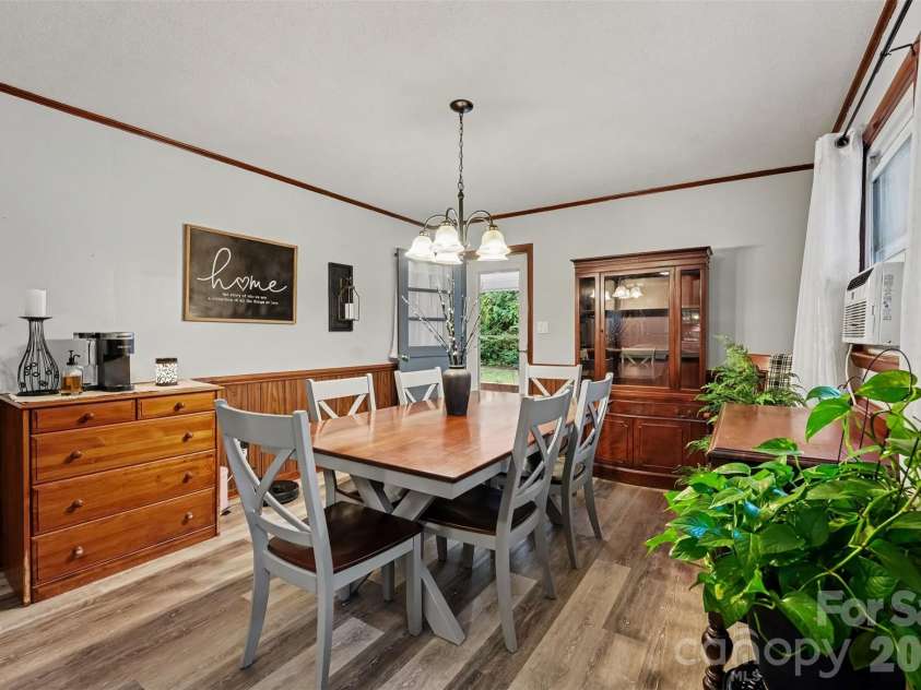 2712 33rd Avenue, Hickory, NC 28601.  MLS# CAR4424654, YatesRealty ID 53059. 