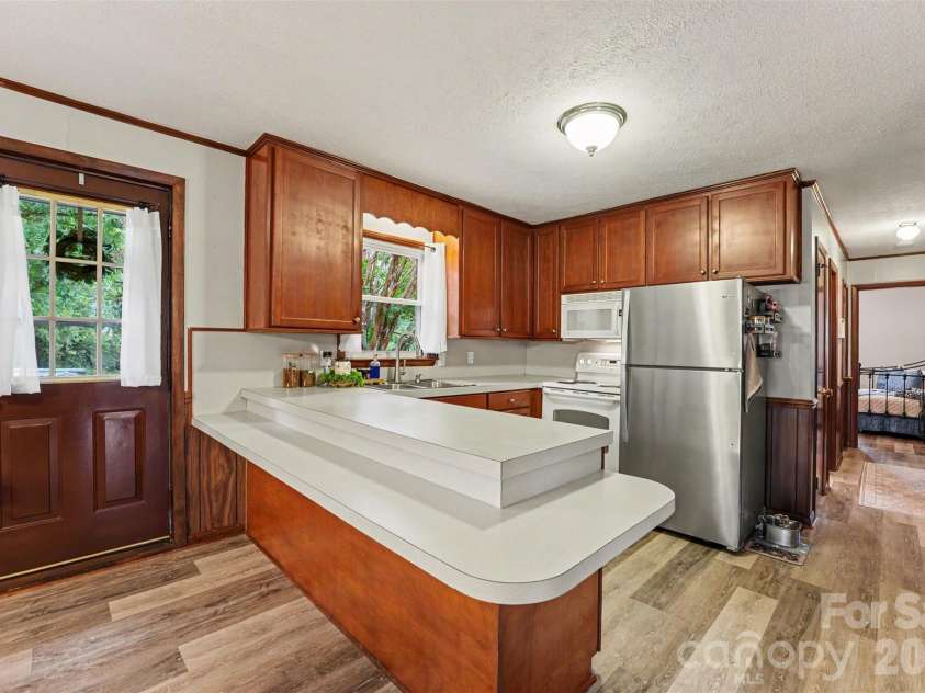 2712 33rd Avenue, Hickory, NC 28601.  MLS# CAR4424654, YatesRealty ID 53059. 