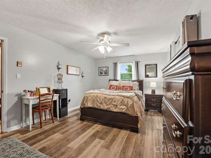 2712 33rd Avenue, Hickory, NC 28601.  MLS# CAR4424654, YatesRealty ID 53059. 