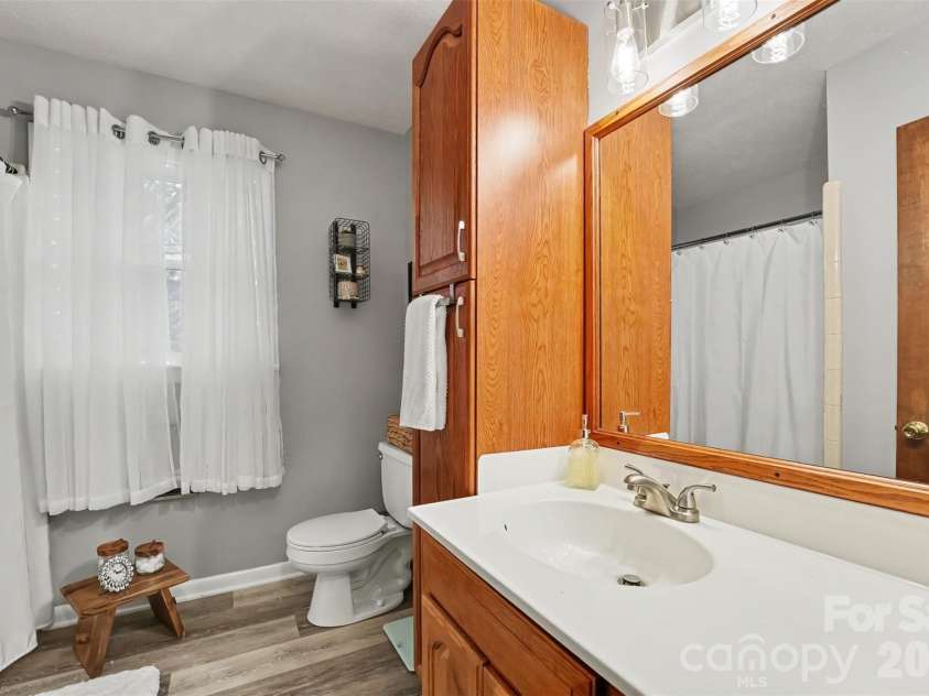 2712 33rd Avenue, Hickory, NC 28601.  MLS# CAR4424654, YatesRealty ID 53059. 