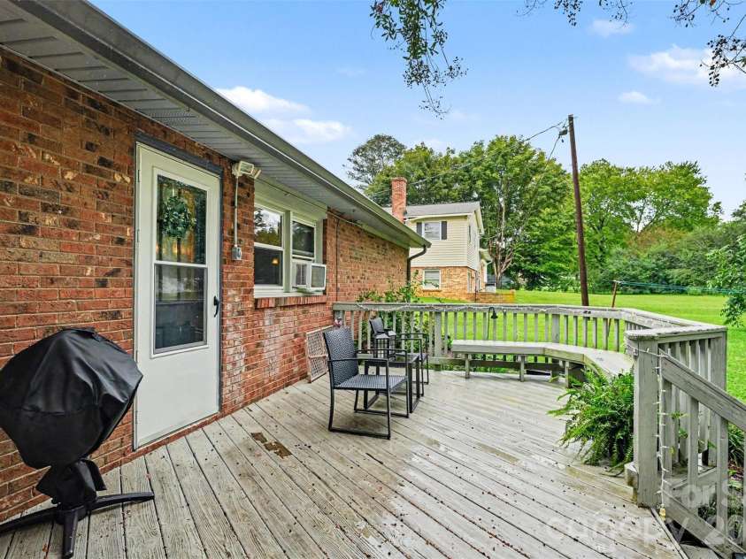 2712 33rd Avenue, Hickory, NC 28601.  MLS# CAR4424654, YatesRealty ID 53059. 