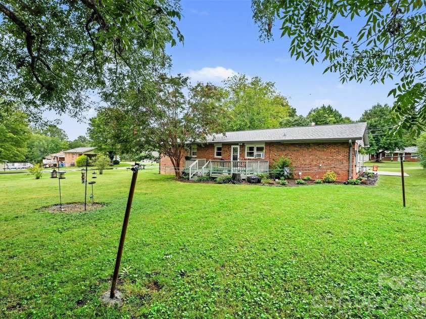 2712 33rd Avenue, Hickory, NC 28601.  MLS# CAR4424654, YatesRealty ID 53059. 