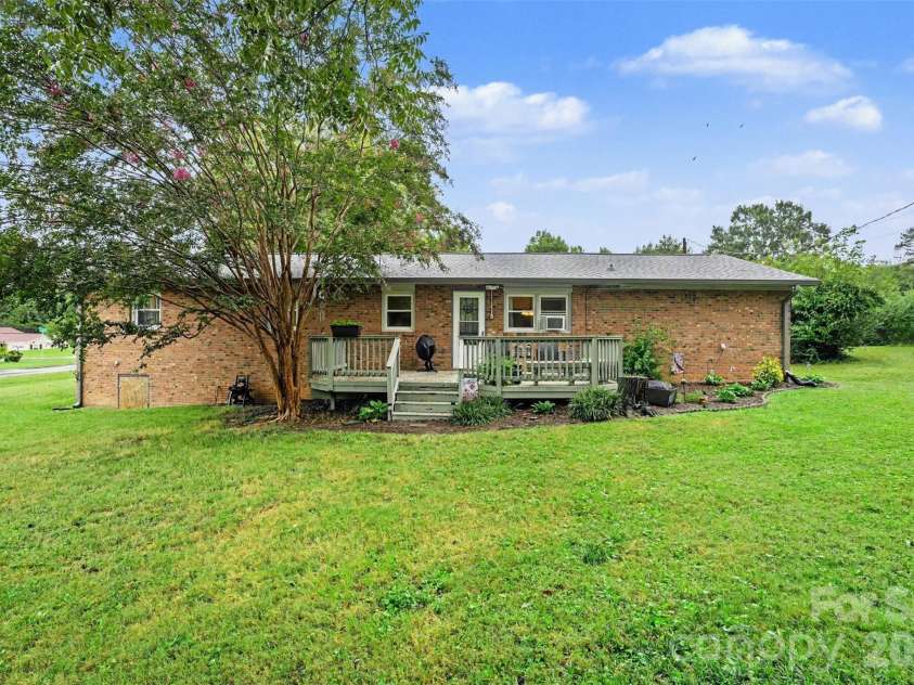 2712 33rd Avenue, Hickory, NC 28601.  MLS# CAR4424654, YatesRealty ID 53059. 