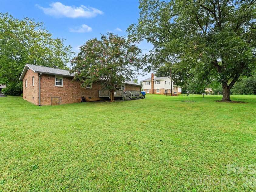 2712 33rd Avenue, Hickory, NC 28601.  MLS# CAR4424654, YatesRealty ID 53059. 