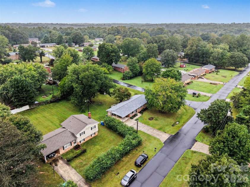 2712 33rd Avenue, Hickory, NC 28601.  MLS# CAR4424654, YatesRealty ID 53059. 