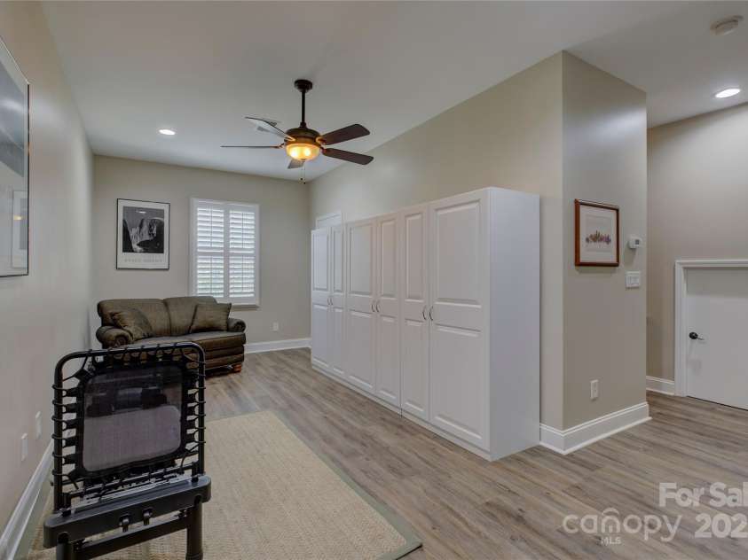 16837 Crosshaven Drive, Charlotte, NC 28278.  MLS# CAR4230966, YatesRealty ID 5306. 3rd floor bedroom