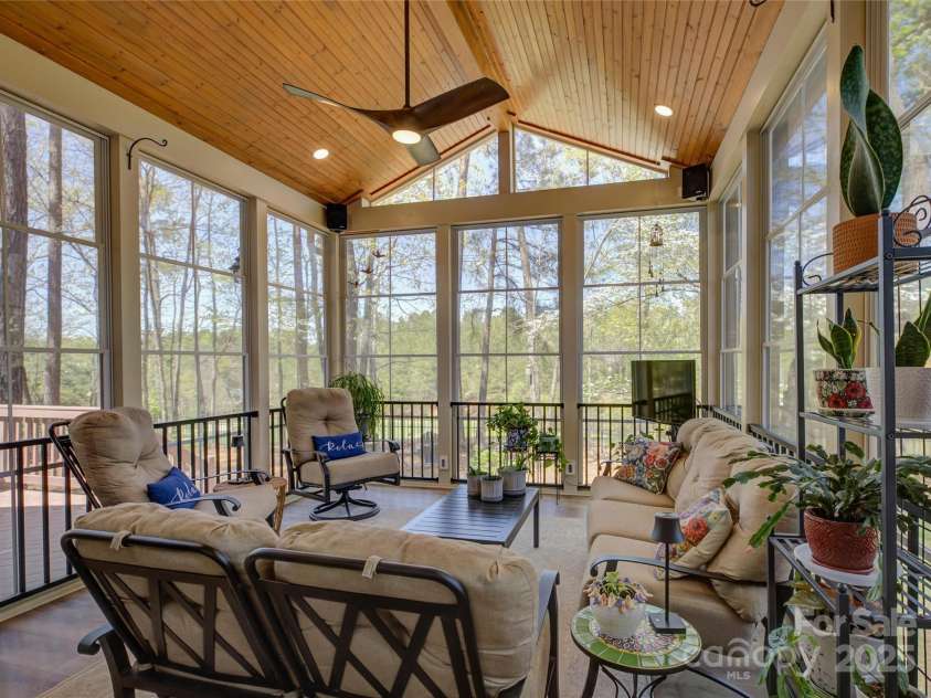 16837 Crosshaven Drive, Charlotte, NC 28278.  MLS# CAR4230966, YatesRealty ID 5306. 