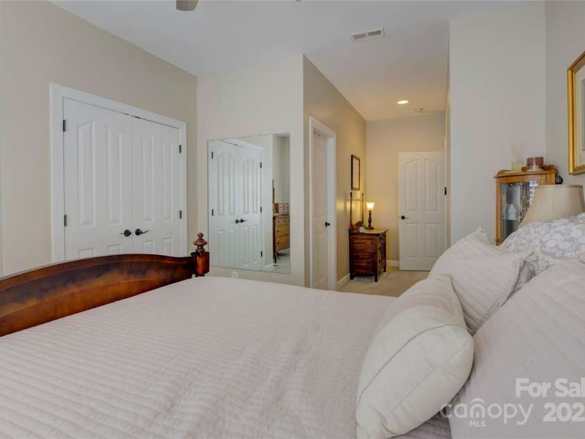 16837 Crosshaven Drive, Charlotte, NC 28278.  MLS# CAR4230966, YatesRealty ID 5306. 