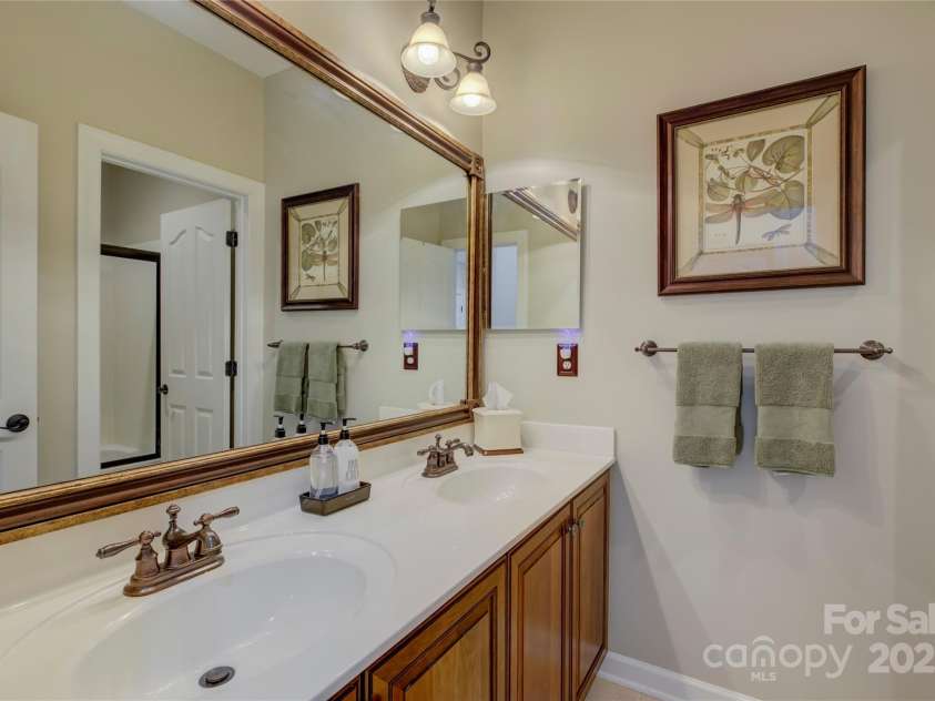 16837 Crosshaven Drive, Charlotte, NC 28278.  MLS# CAR4230966, YatesRealty ID 5306. 