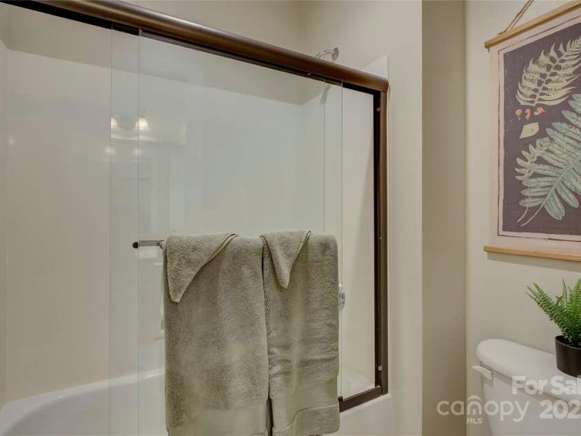 16837 Crosshaven Drive, Charlotte, NC 28278.  MLS# CAR4230966, YatesRealty ID 5306. 