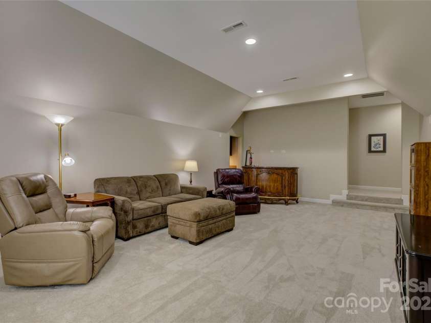 16837 Crosshaven Drive, Charlotte, NC 28278.  MLS# CAR4230966, YatesRealty ID 5306. 