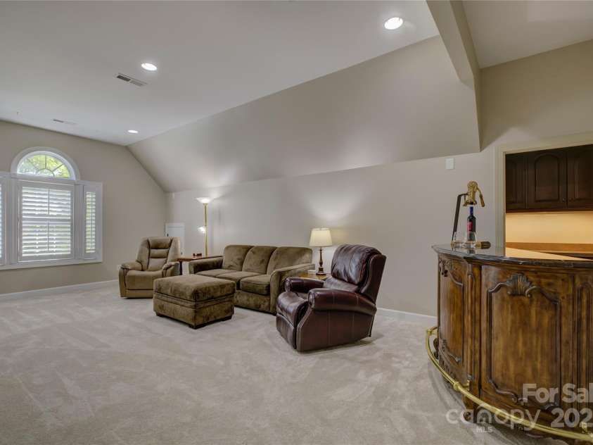 16837 Crosshaven Drive, Charlotte, NC 28278.  MLS# CAR4230966, YatesRealty ID 5306. 