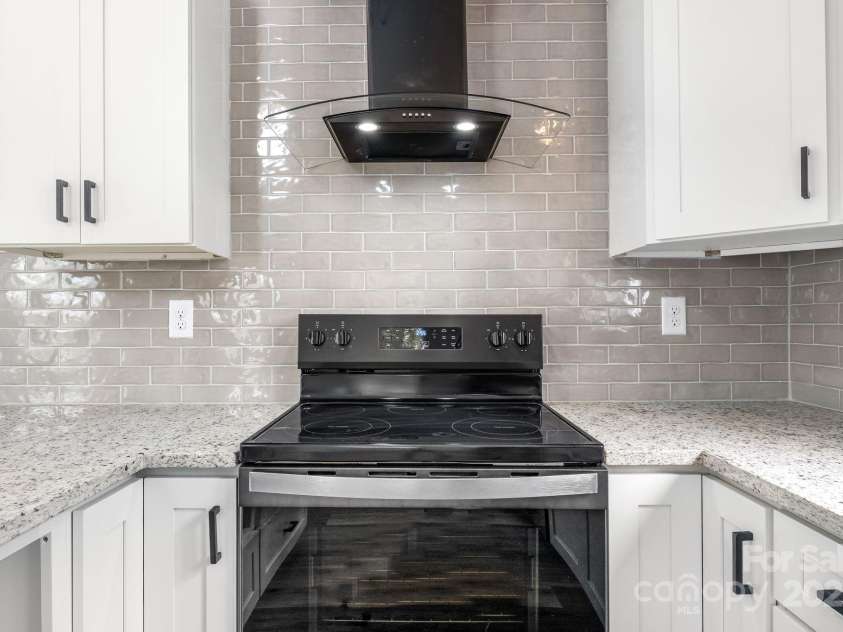 842 Lincoln Drive, Shelby, NC 28152.  MLS# CAR4333360, YatesRealty ID 5306. 