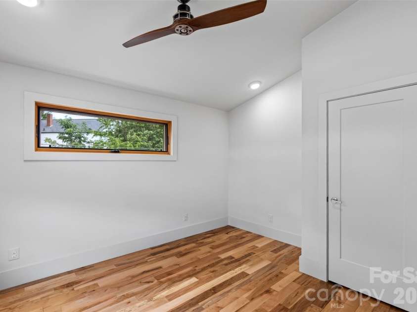 18 Sulphur Springs Road, Asheville, NC 28806.  MLS# CAR4427488, YatesRealty ID 53061. Clerestory Window