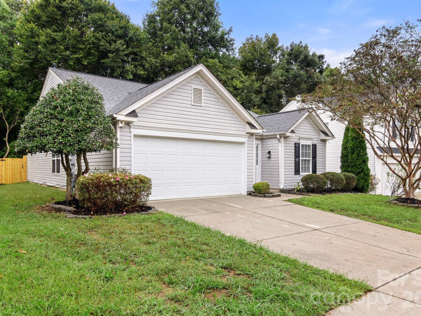1940 Waters Trail Drive, Charlotte, NC 28216.  MLS# CAR4418345, YatesRealty ID 53063. 