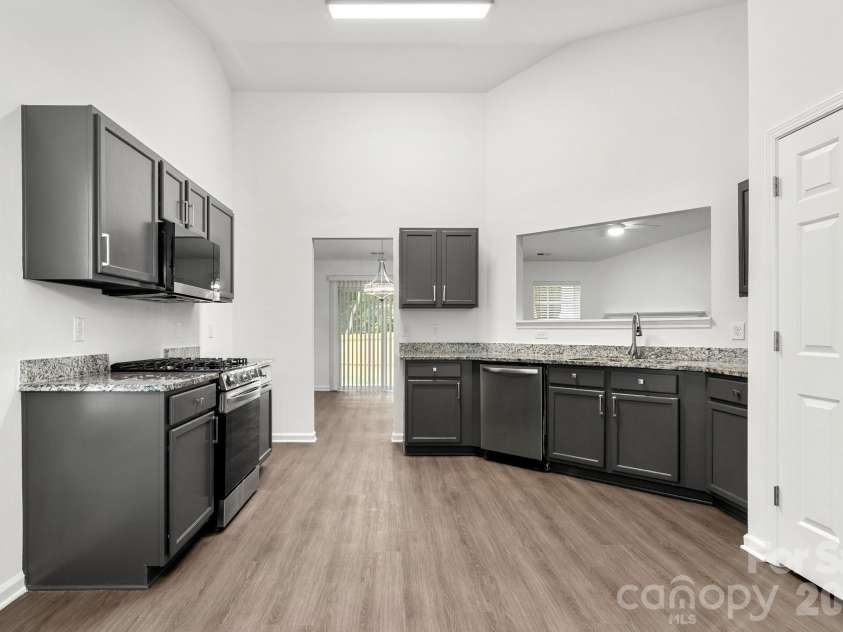 1940 Waters Trail Drive, Charlotte, NC 28216.  MLS# CAR4418345, YatesRealty ID 53063. 