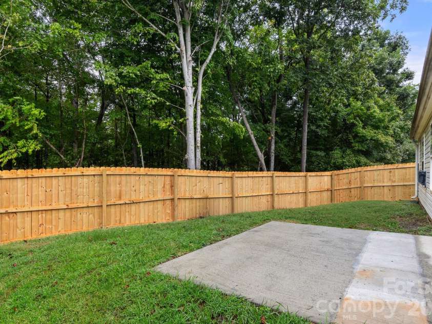 1940 Waters Trail Drive, Charlotte, NC 28216.  MLS# CAR4418345, YatesRealty ID 53063. 