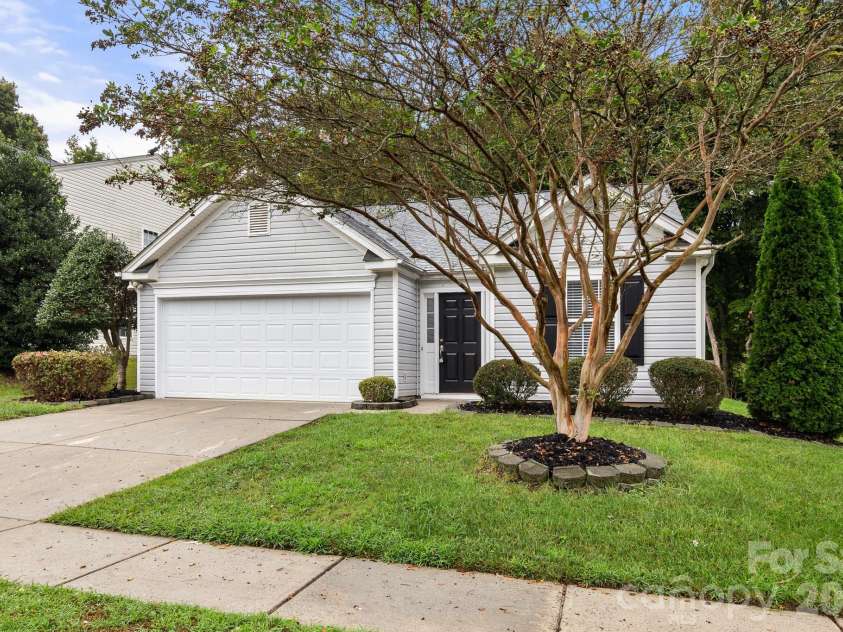 1940 Waters Trail Drive, Charlotte, NC 28216.  MLS# CAR4418345, YatesRealty ID 53063. 