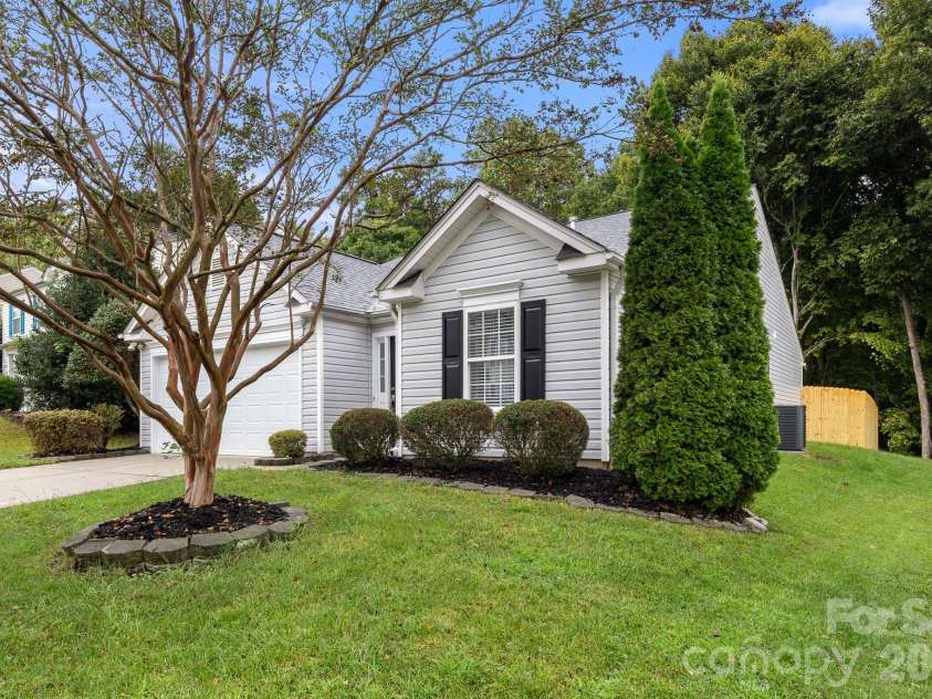 1940 Waters Trail Drive, Charlotte, NC 28216.  MLS# CAR4418345, YatesRealty ID 53063. 