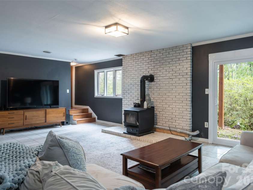 93 White Pine Drive, Fletcher, NC 28732.  MLS# CAR4428207, YatesRealty ID 53064. 