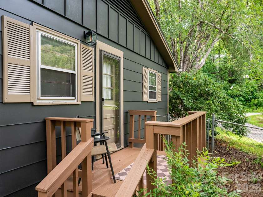 245 Weston Road, Arden, NC 28704.  MLS# CAR4413873, YatesRealty ID 53065. 