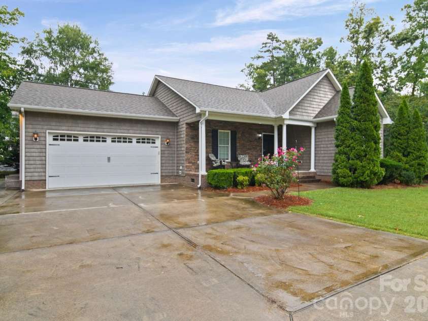 1403 Springhaven Circle, Albemarle, NC 28001.  MLS# CAR4428247, YatesRealty ID 53066. 