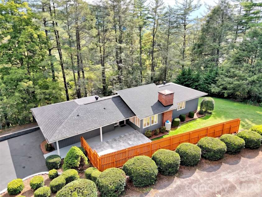 354 Woodside Circle, Waynesville, NC 28786.  MLS# CAR4427555, YatesRealty ID 53069. 