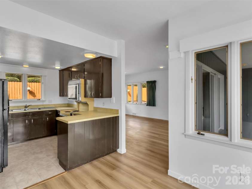 354 Woodside Circle, Waynesville, NC 28786.  MLS# CAR4427555, YatesRealty ID 53069. Kitchen