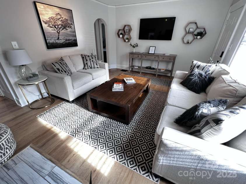 4317 Ruskin Drive, Charlotte, NC 28209.  MLS# CAR4227093, YatesRealty ID 5307. 