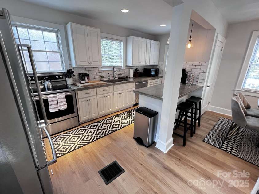 4317 Ruskin Drive, Charlotte, NC 28209.  MLS# CAR4227093, YatesRealty ID 5307. 