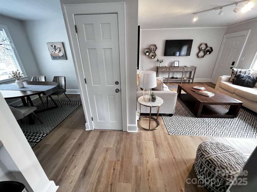 4317 Ruskin Drive, Charlotte, NC 28209.  MLS# CAR4227093, YatesRealty ID 5307. 