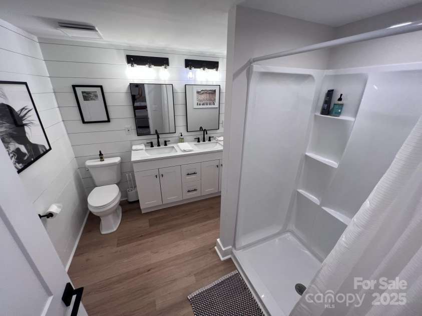 4317 Ruskin Drive, Charlotte, NC 28209.  MLS# CAR4227093, YatesRealty ID 5307. 