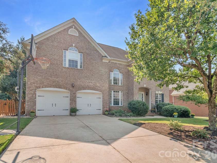 402 Deercross Lane, Waxhaw, NC 28173.  MLS# CAR4424603, YatesRealty ID 53070. 