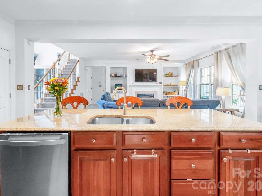 402 Deercross Lane, Waxhaw, NC 28173.  MLS# CAR4424603, YatesRealty ID 53070. 