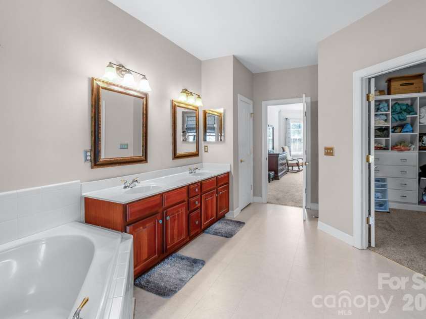 402 Deercross Lane, Waxhaw, NC 28173.  MLS# CAR4424603, YatesRealty ID 53070. 