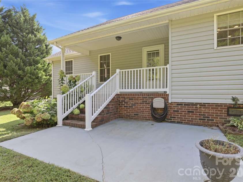 6497 FLY A WAY Drive, Denver, NC 28037.  MLS# CAR4425942, YatesRealty ID 53071. BACK DECK