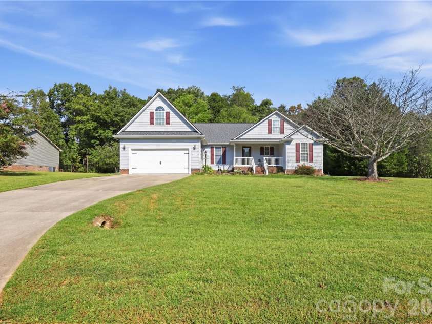 6497 FLY A WAY Drive, Denver, NC 28037.  MLS# CAR4425942, YatesRealty ID 53071. FRONT OF HOME