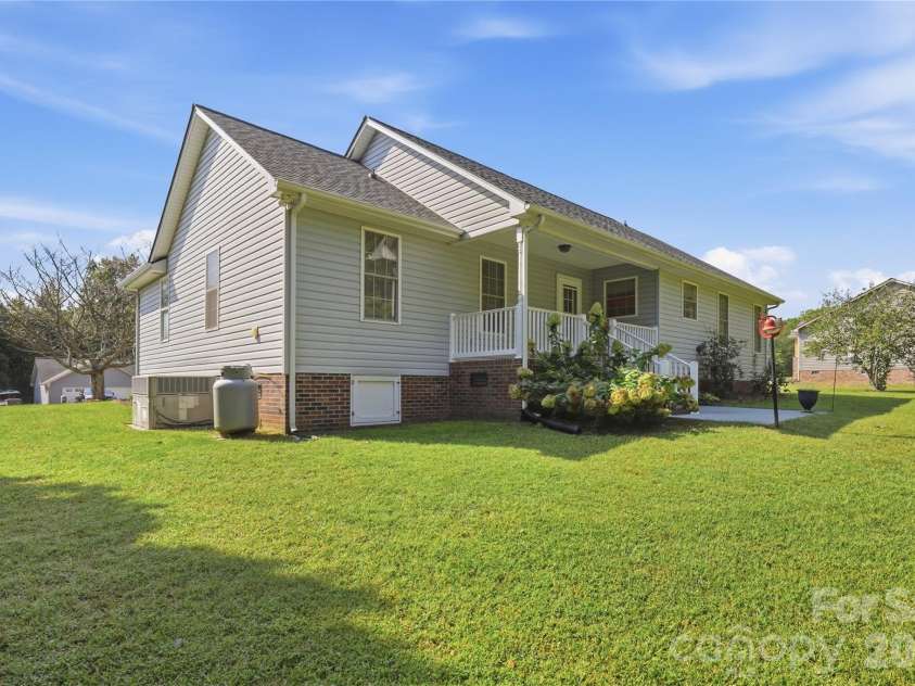 6497 FLY A WAY Drive, Denver, NC 28037.  MLS# CAR4425942, YatesRealty ID 53071. OUTBACK