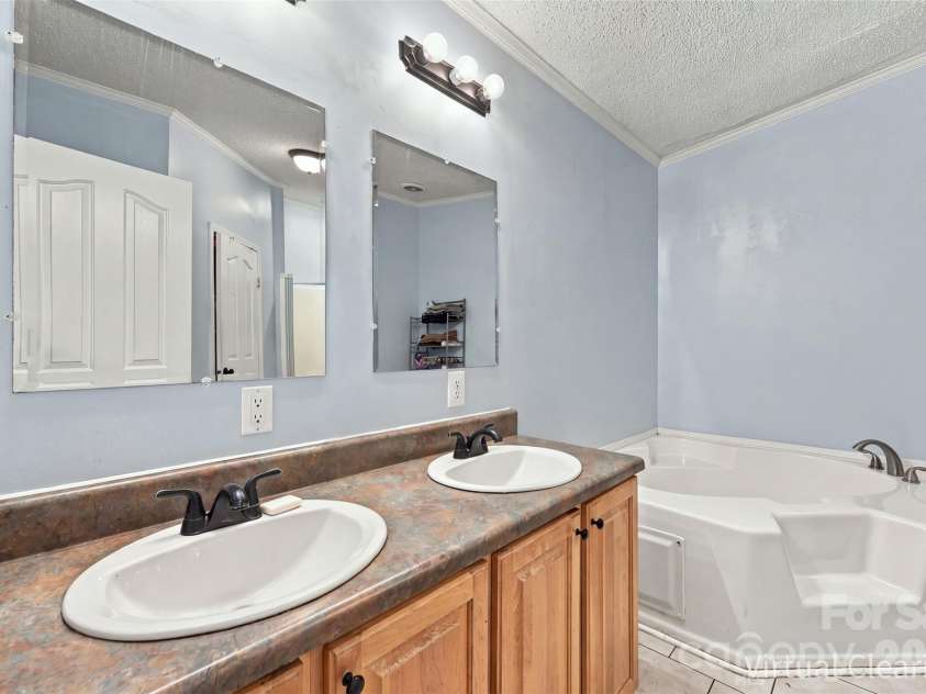 455 Castlewood Circle, Rock Hill, SC 29730.  MLS# CAR4426042, YatesRealty ID 53073. 