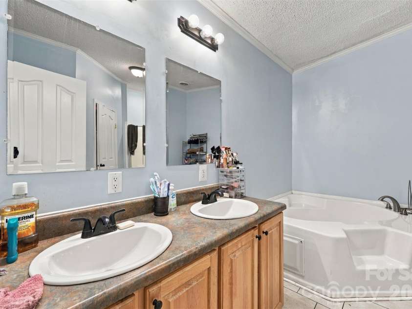 455 Castlewood Circle, Rock Hill, SC 29730.  MLS# CAR4426042, YatesRealty ID 53073. 