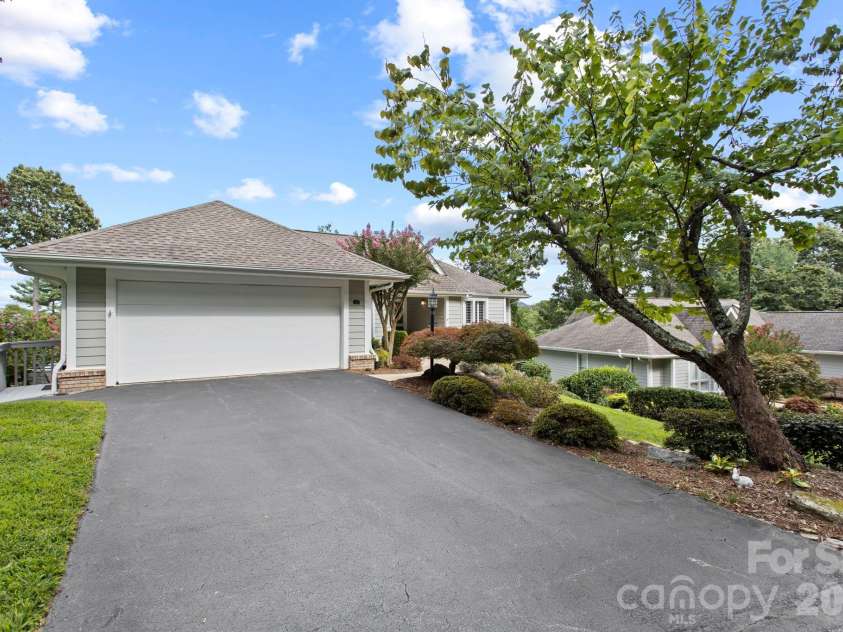 414 Ledgemont Court, Flat Rock, NC 28731.  MLS# CAR4424303, YatesRealty ID 53081. 