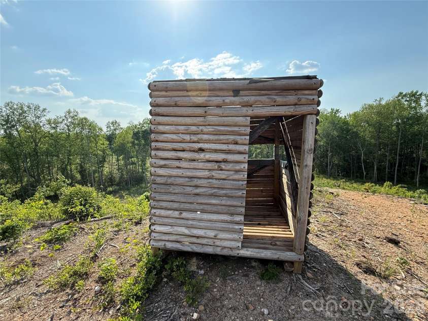 1726 Old Cheraw Highway, Rockingham, NC 28379.  MLS# CAR4403632, YatesRealty ID 53084. Ground box blind
