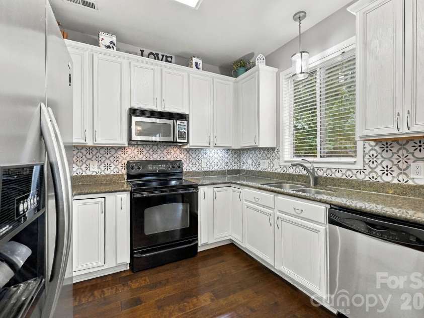 1913 Wilburn Park Lane, Charlotte, NC 28269.  MLS# CAR4427334, YatesRealty ID 53085. 