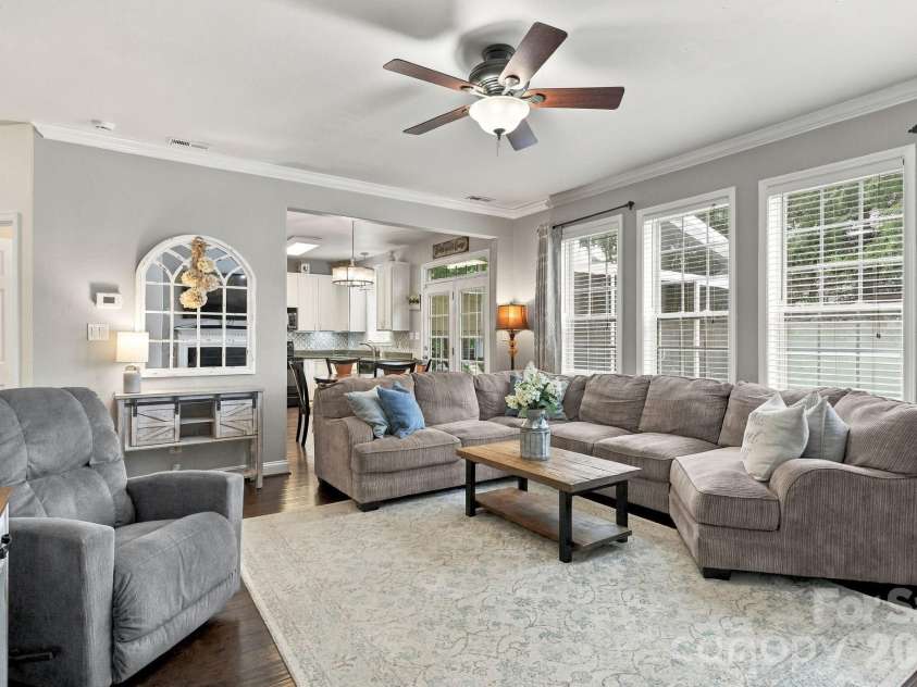 1913 Wilburn Park Lane, Charlotte, NC 28269.  MLS# CAR4427334, YatesRealty ID 53085. 